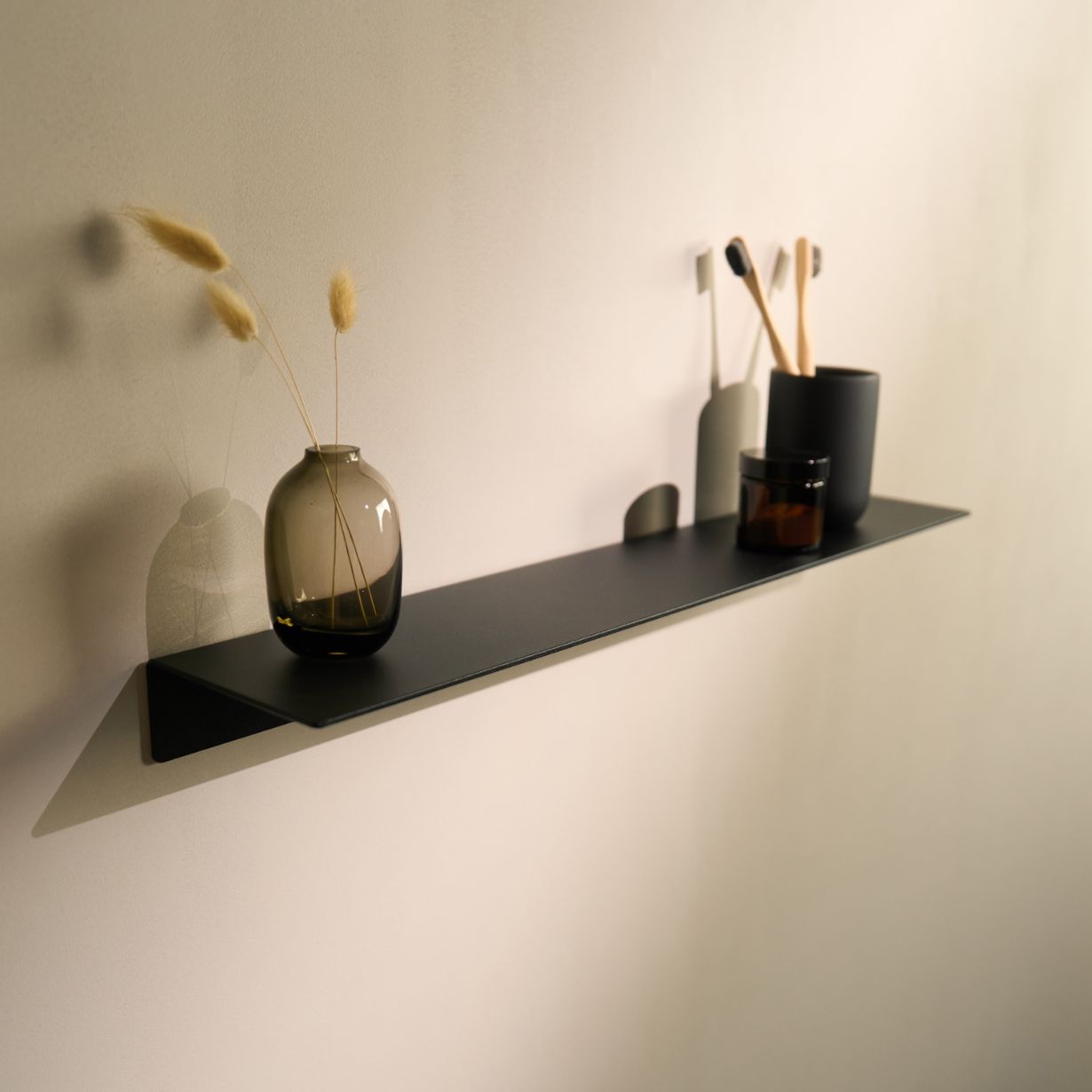 Designfabrik Hamburg Wandregal ohne Bohren zum Kleben. Badablage kleben schwarz
