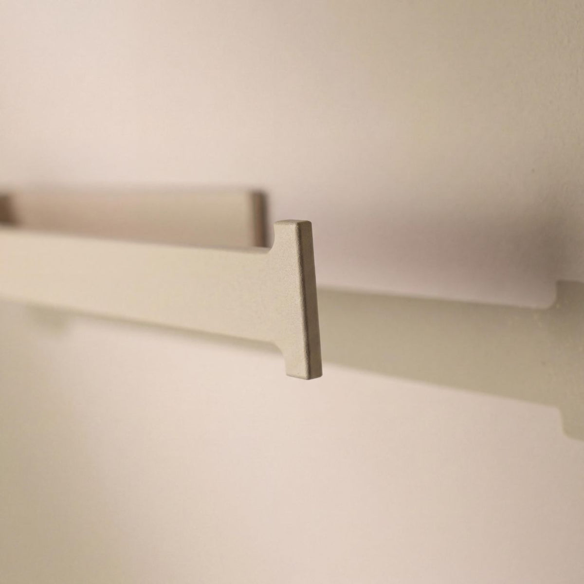 Designfabrik Hamburg Küchenrollenholter ohne bohren für die Küchenrückwand beige