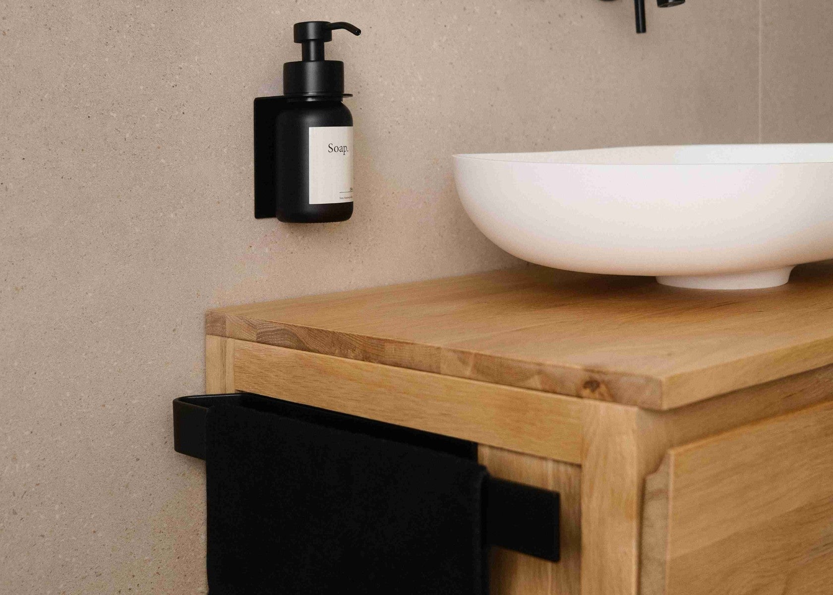 Designfabrik Hamburg Kleben statt Bohren selbstklebende Produkte für Badezimmer 