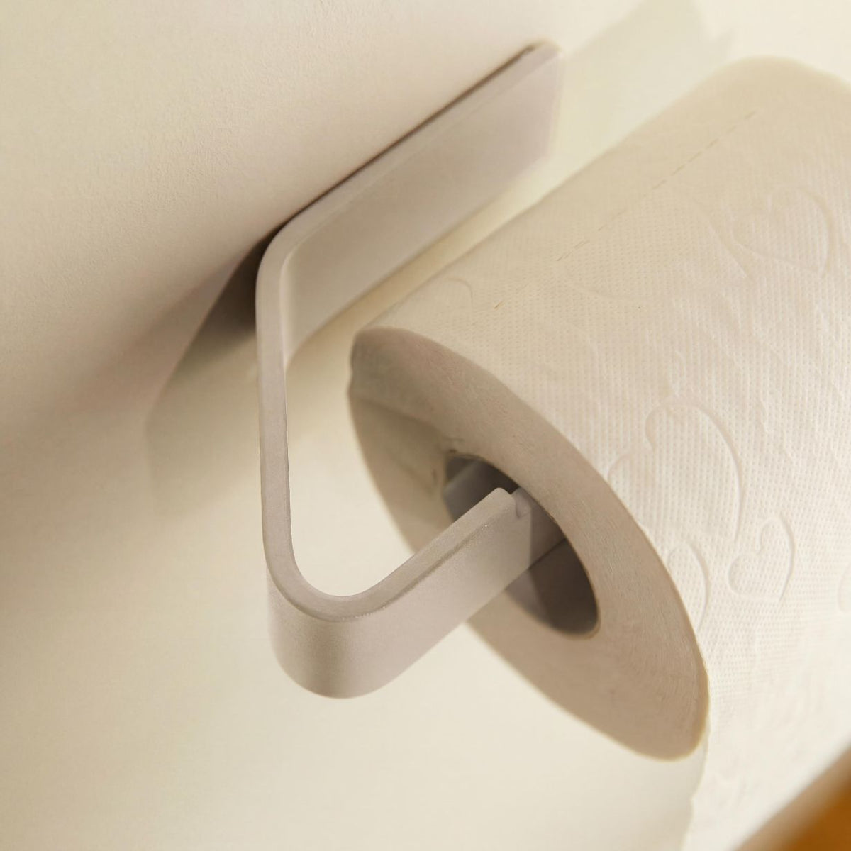 Designfabrik Hamburg Toilettenpapierhalter ohne Bohren zur Wandmontage beige