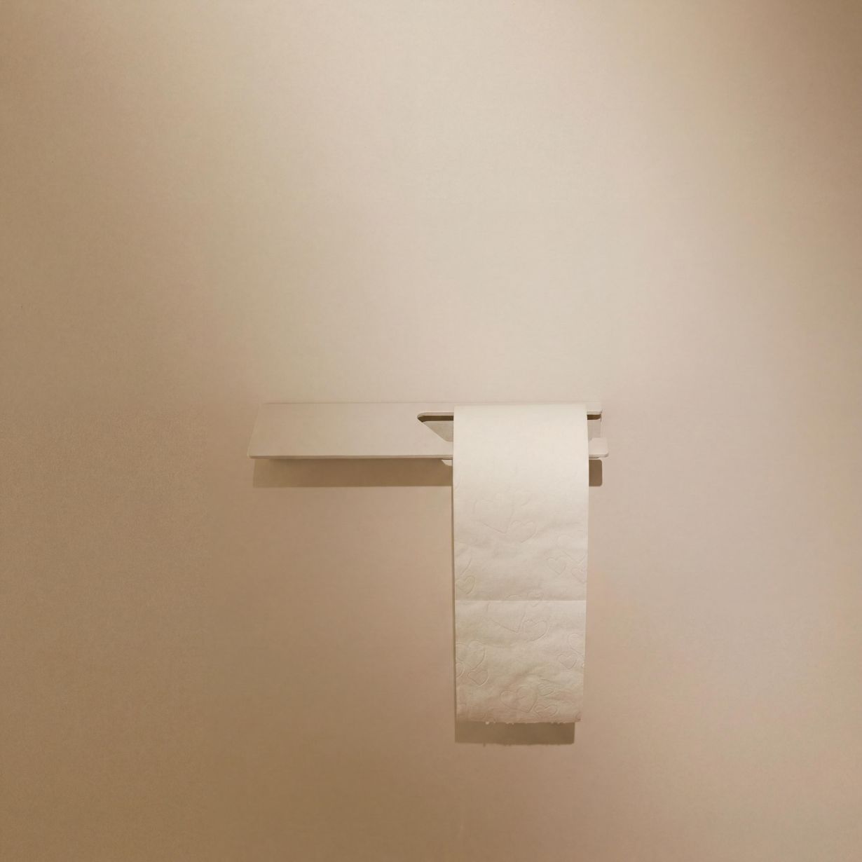 Designfabrik Hamburg Toilettenpapierhalter ohne Bohren zur Wandmontage beige