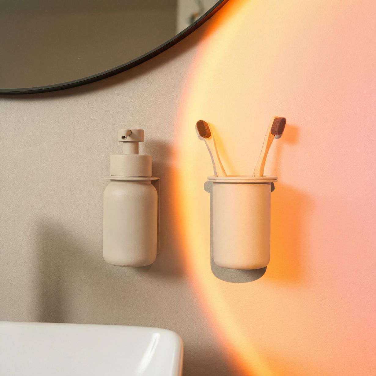 Designfabrik Hamburg Glas Zahnüutzbecher mit Wandhalterung ohne Bohren beige